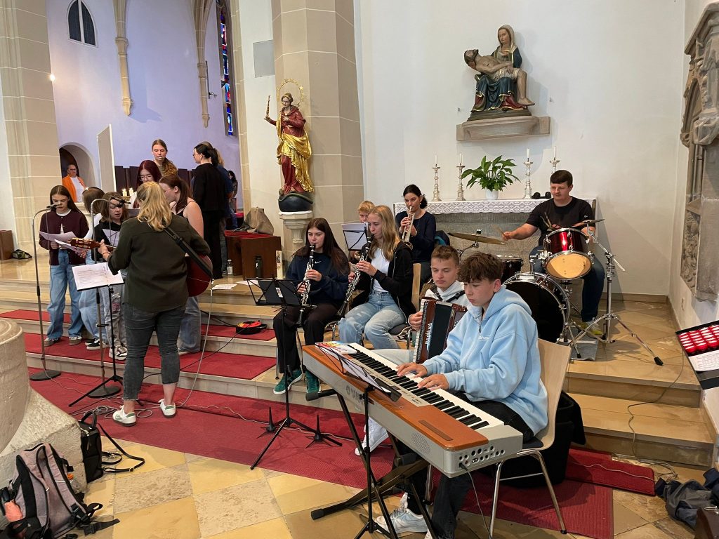 Anfangsgottesdienst: 