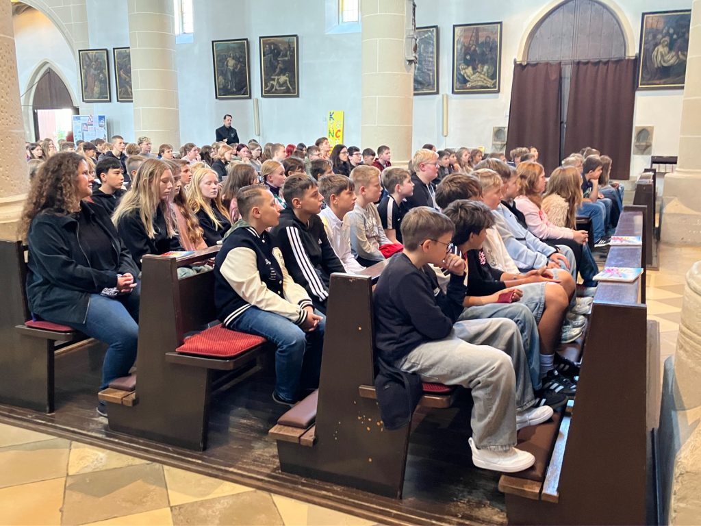 Schulanfangsgottesdienst zum Start ins neue Schuljahr
